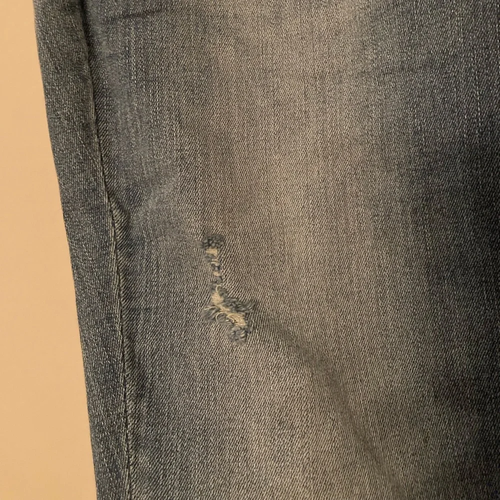 Universal Thread Distressed Jeans - Picture 7 of 9